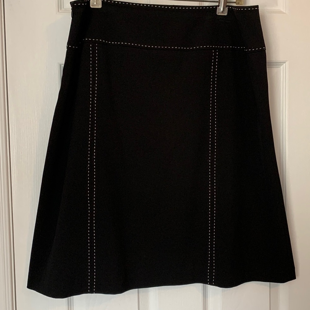 Tres You black, fully lined, stitch-trimmed skirt.